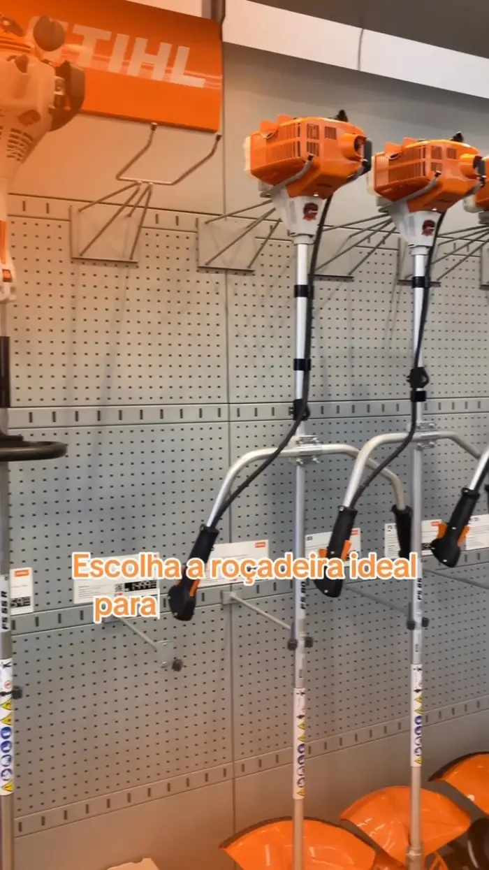 Roçadeiras STIHL expostas na loja